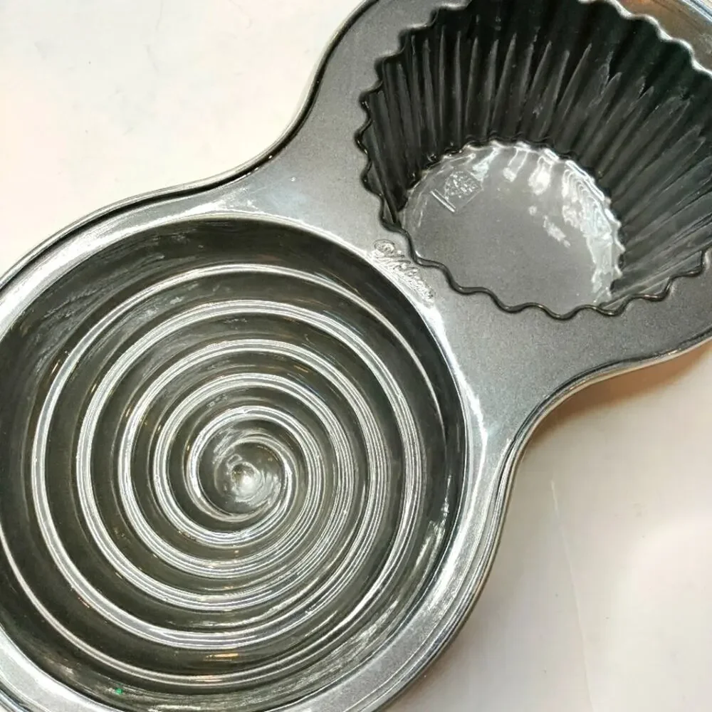 Wilton Giant Cupcake Baking Pan